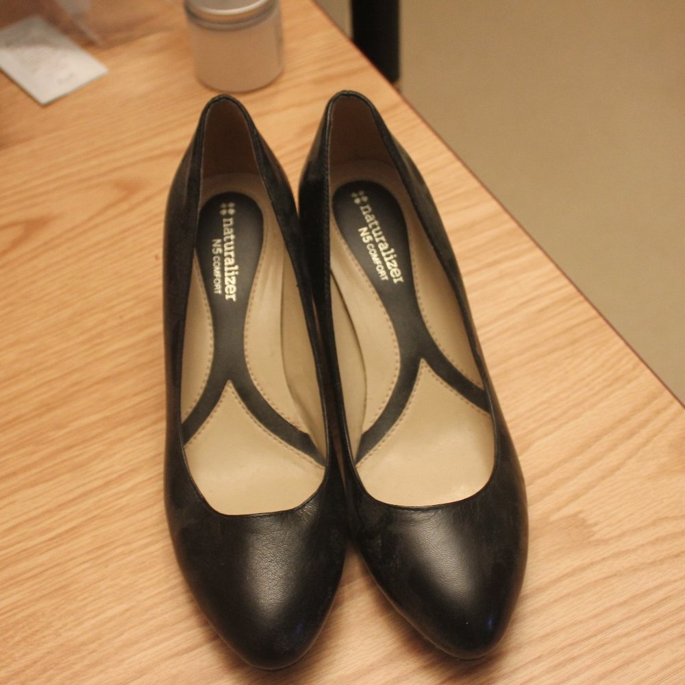 NWOT black kitten heels/pumps